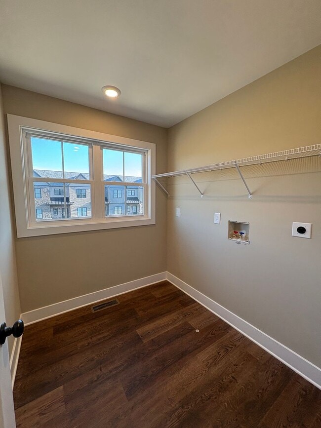 Building Photo - Beautiful new townhouse with a move in special of first month free!