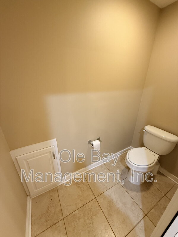 Building Photo - 4650 Rosewood Dr