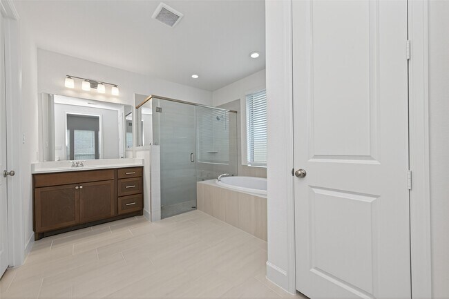 Building Photo - 122 Sierra Strm Ln