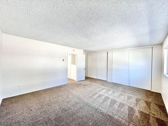 Building Photo - 4455 Vision Dr