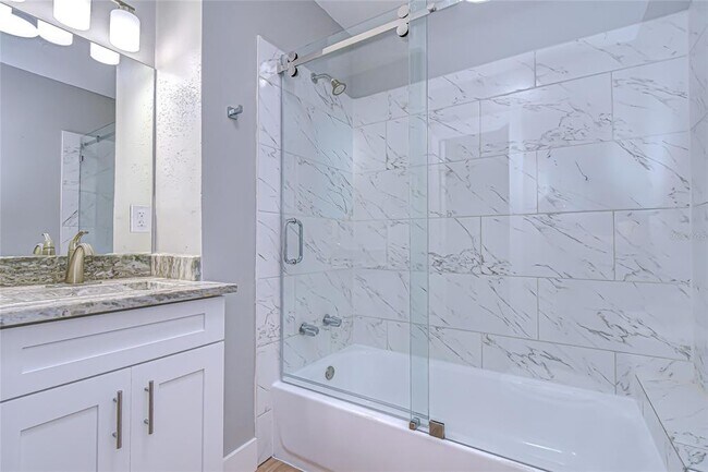 Building Photo - 5737 Shore Blvd S