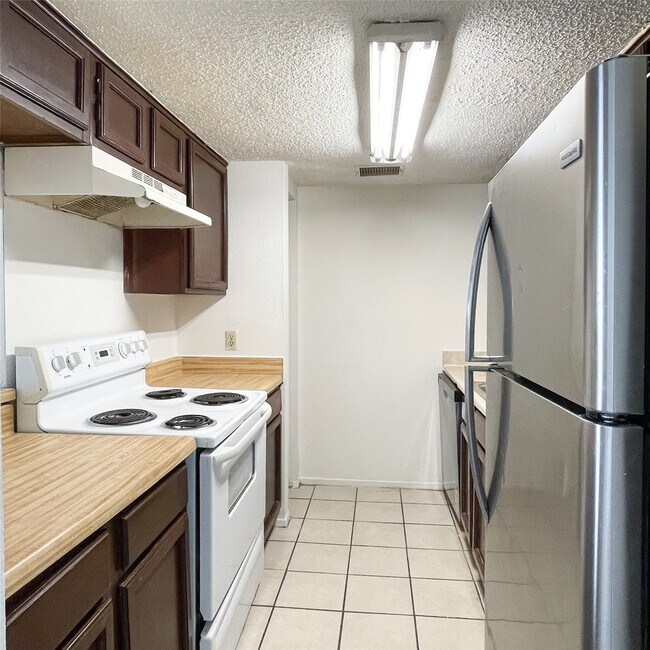 Building Photo - 9495 Pagewood Ln