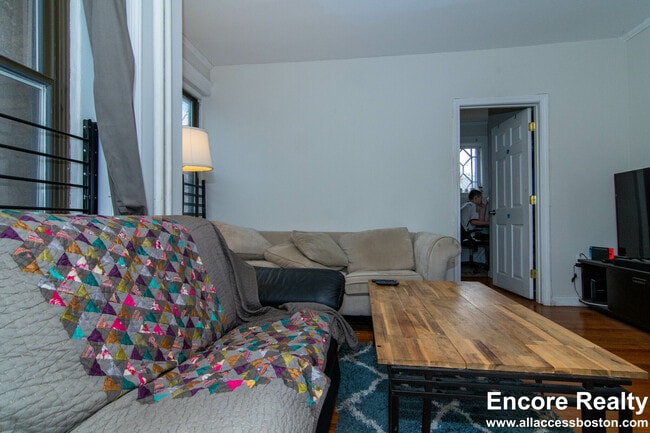 Building Photo - 448 Park Dr