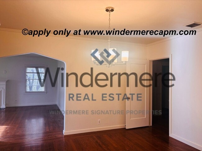 Building Photo - Charming South Land Park Home with Detached Bonus Room — 3 Bed, 1.5 Bath