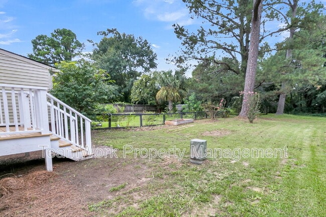 Building Photo - 1752 Skinner Ave