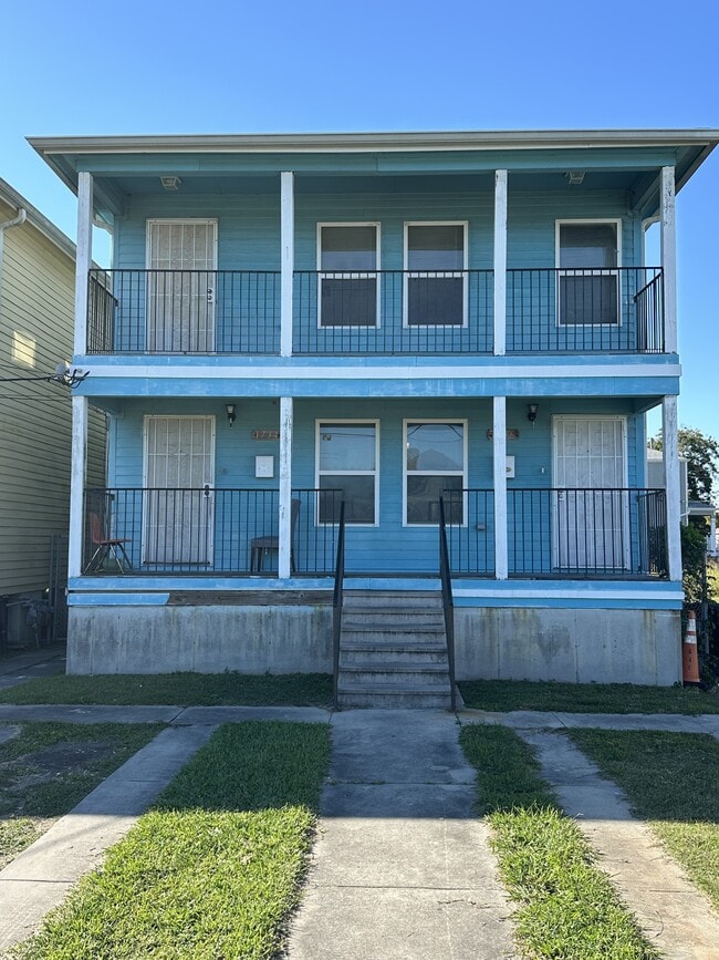 Building Photo - 1736 Flood St