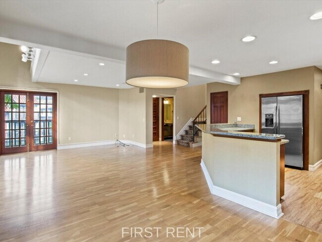 Building Photo - 8642 Villa La Jolla Dr