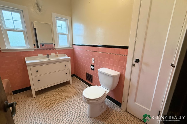 Building Photo - Charming Victorian 3 Bedroom Home in Colma