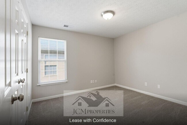 Building Photo - 2016 Willis Dr