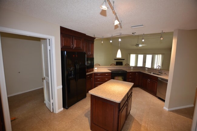 Building Photo - 6314 Eaglebrook Ave