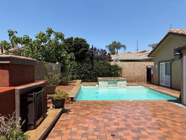 Building Photo - Spectacular-Remodeled 4-Bedroom Home with Pool, Spa, + 600 sqft Bonus Space in lovely Sylmar neig...
