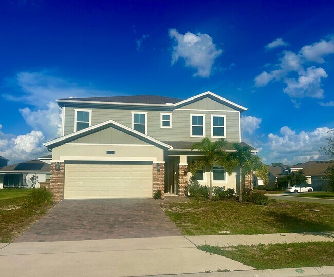 Primary Photo - Spacious 4 bedroom 2.5 Bath, Fully Furnish...