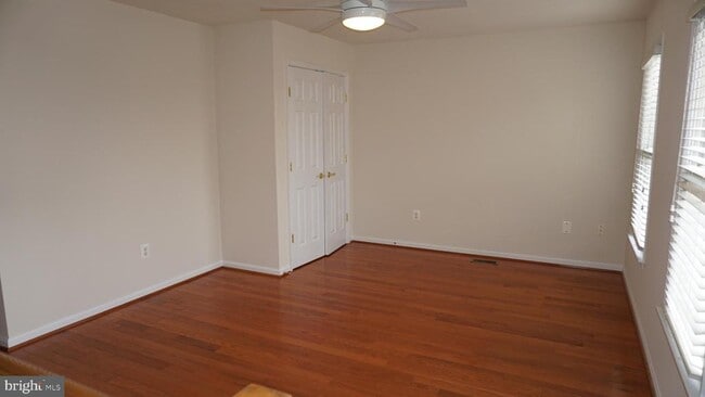 Building Photo - 405 Main St