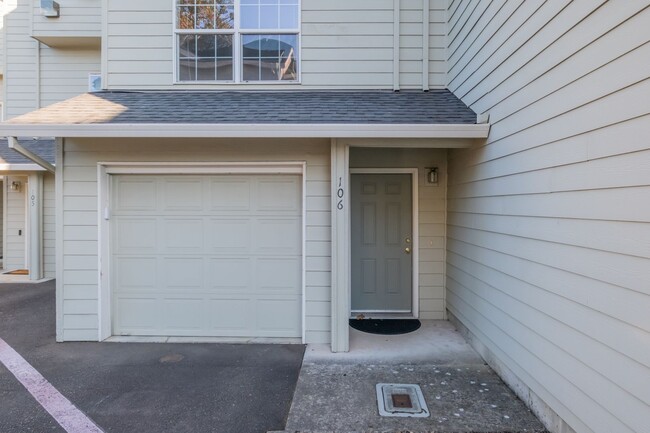 Building Photo - Stylish 2-Bedroom Condo Near OSU – Spaciou...