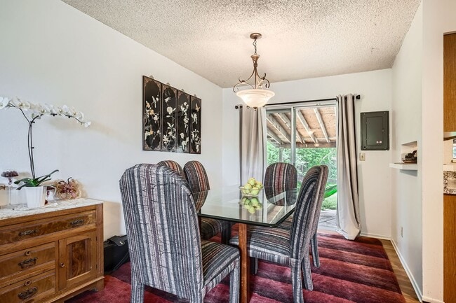 Building Photo - Piano & Pines 3 BDR Retreat