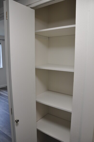 Hallway / Laundry - 3031 Pacific St