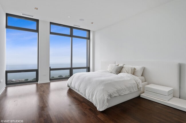 Building Photo - 65 E Monroe St