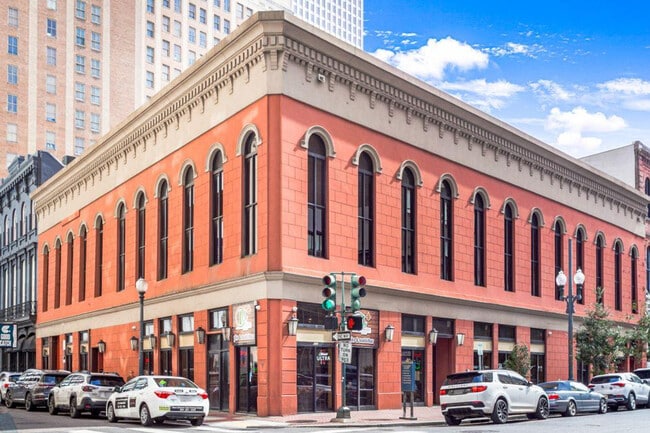 Building Photo - 828 Gravier St