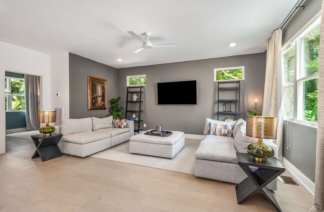 Building Photo - Prestine & Partially Furnished North Nashv...