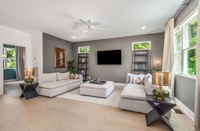 Building Photo - Pristine North Nashville 4 Bedroom Home Wi...