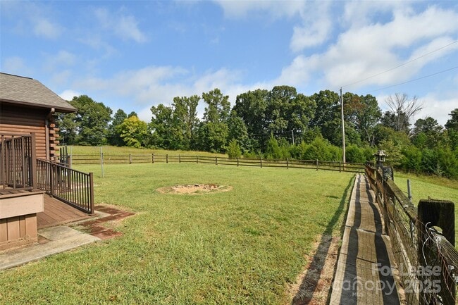 Building Photo - 187 Rustic Rd