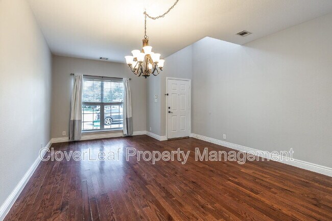 Building Photo - 106 Red Willow
