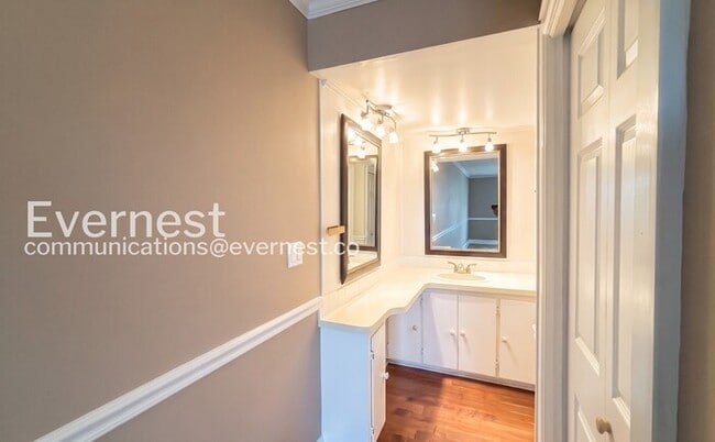 Building Photo - 5207 Evitt St