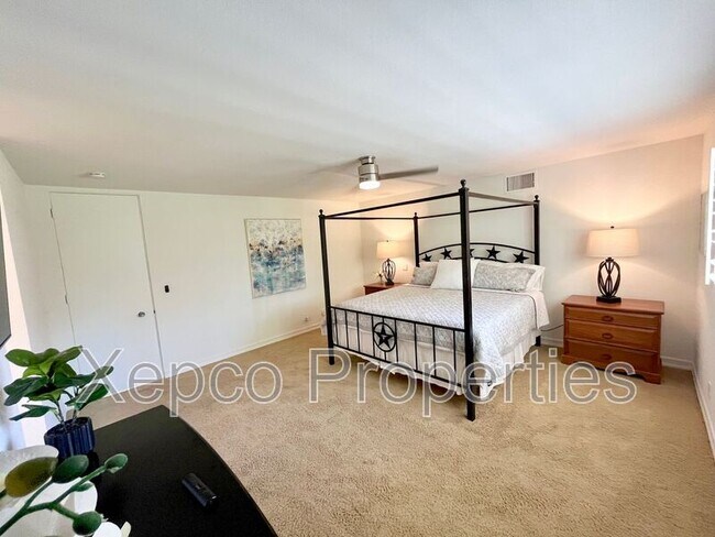 Building Photo - 76675 Sandpiper Dr