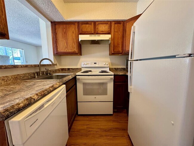 Building Photo - 8905 Parkfield Dr