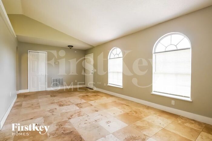 Building Photo - 3325 Croton Ave
