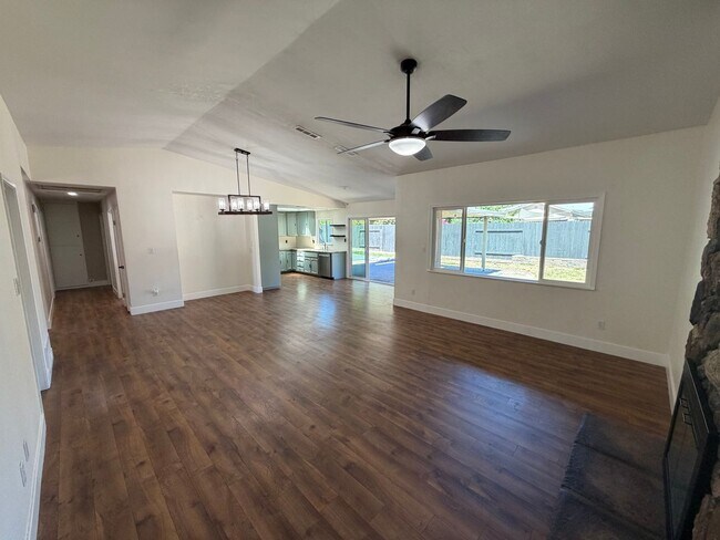 Building Photo - 3 Bedroom | 2 Bathroom | Single-Family Home in Sacramento