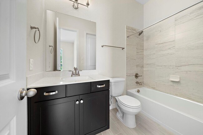 Building Photo - 9806 Oakwood Trl