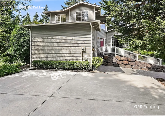 Building Photo - ? Peaceful Retreat in the Heart of Kirkland!