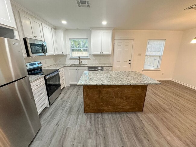 Building Photo - *NEW CONSTRUCTION* 3-Bedroom 2-Bathroom Ho...