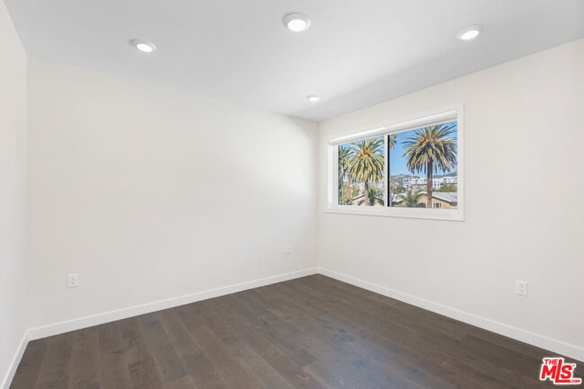 Building Photo - 849 N Alta Vista Blvd