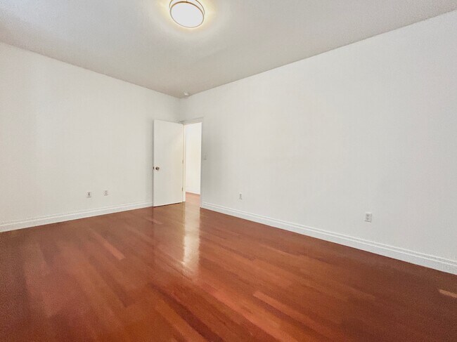 Building Photo - 607 W 137th St