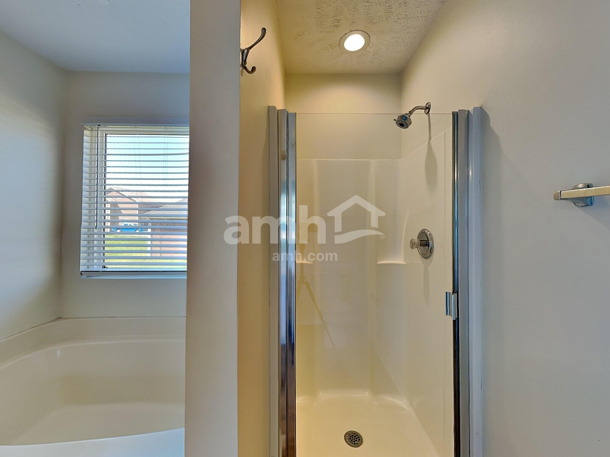 Building Photo - 2840 Meadow Gln