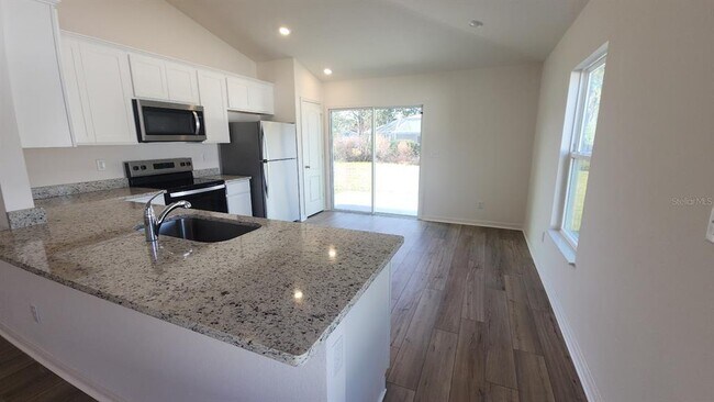 Building Photo - 10 Prairie Ln