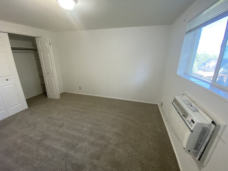 Building Photo - 560 S 1200 E