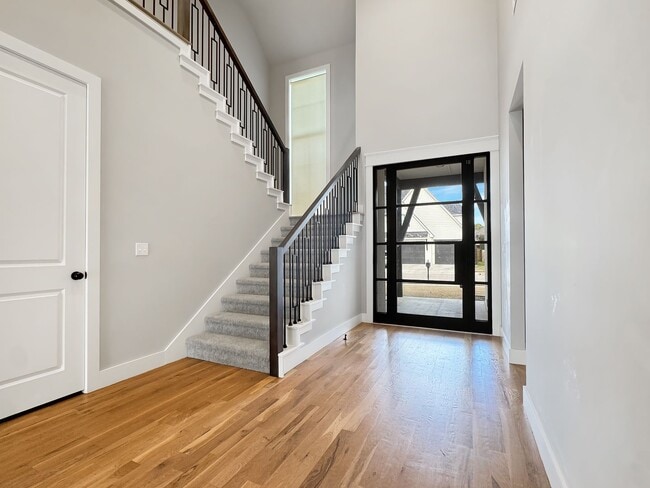 Building Photo - High-End Executive Living in Gated South Tulsa Community