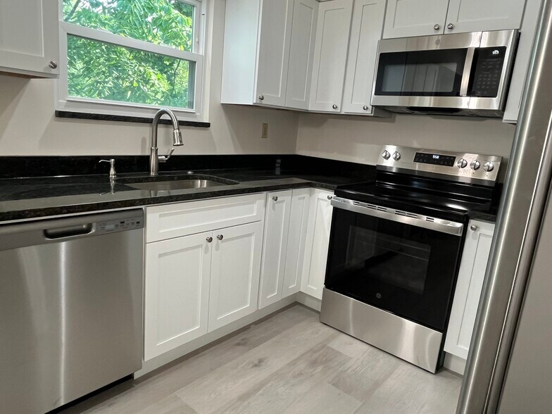 Building Photo - 1419 Beechwood Blvd