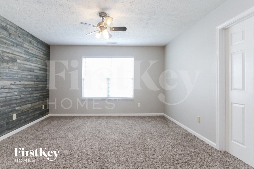 Building Photo - 2116 Willow Oak Ct