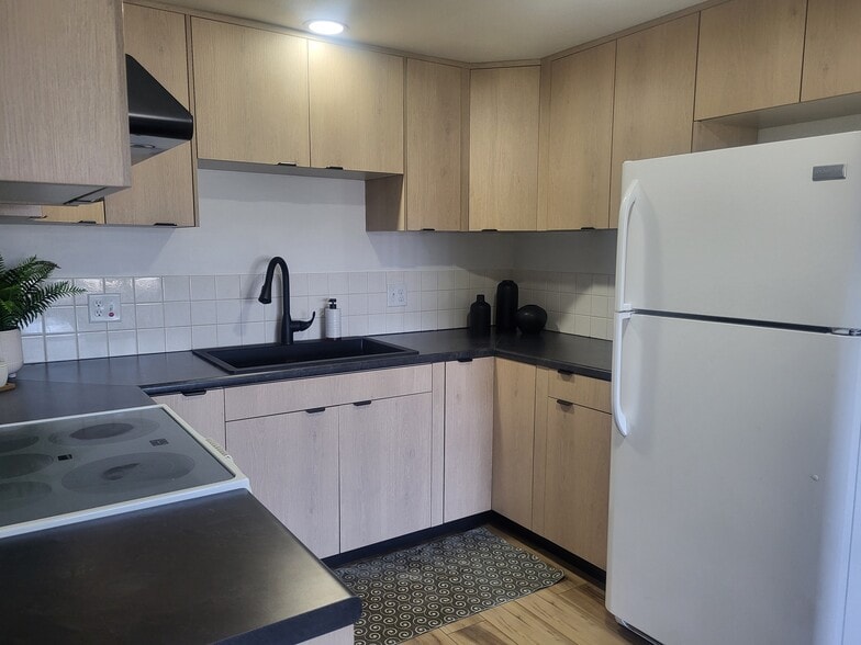 Building Photo - 941 Buena Vista Dr