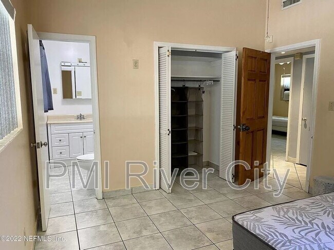 Building Photo - 5405 Matanzas Way