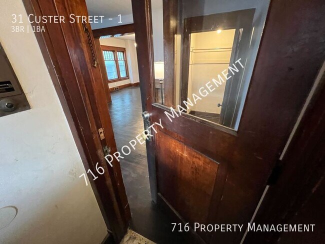 Building Photo - 31 Custer St