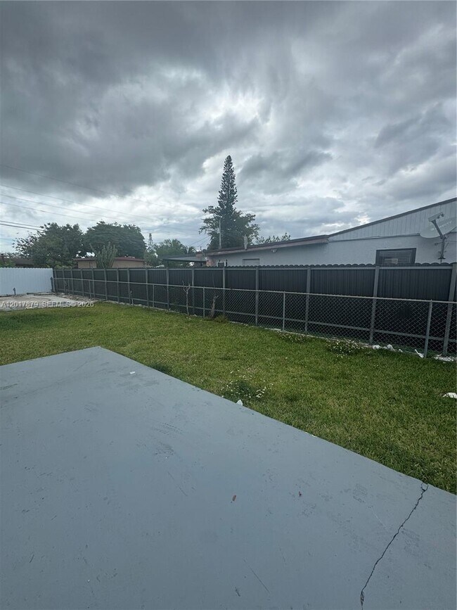 Building Photo - 20500 SW 114th Pl