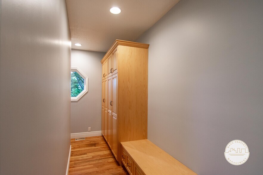 Building Photo - 2157 E Scenic Oaks Cv