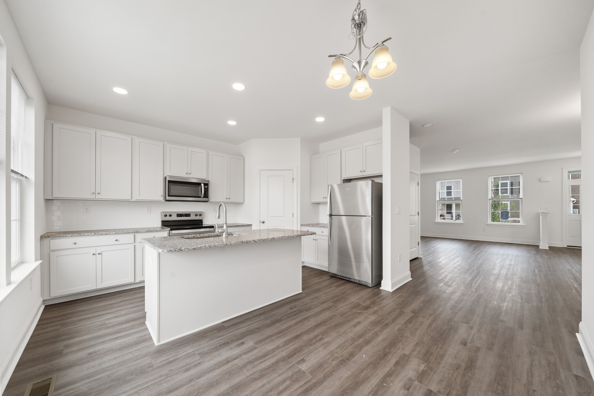 Building Photo - 851 Mapleton Ave