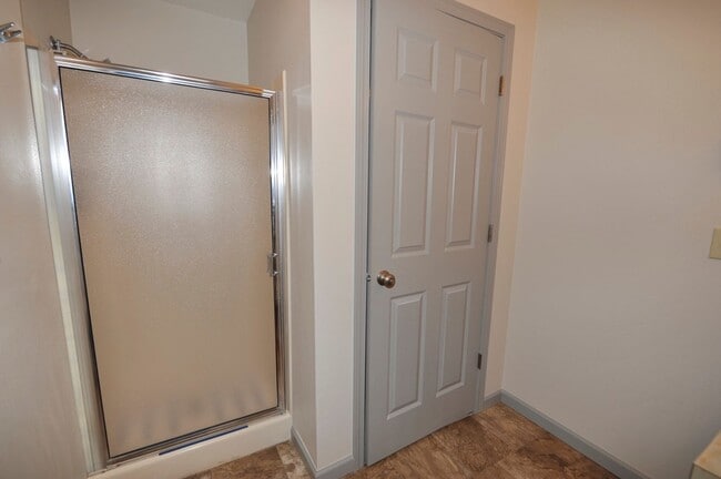 Building Photo - 2 bed 2 bath Hayden rancher duplex