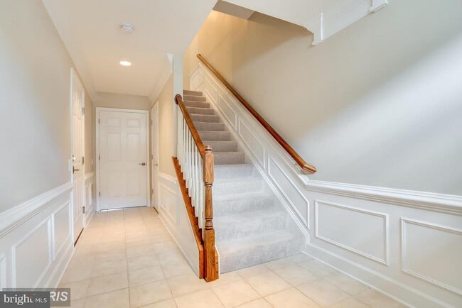 Building Photo - 2159 Oberlin Dr